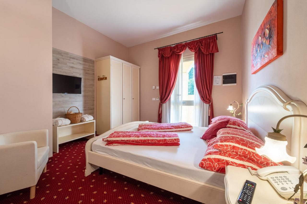 Borgo Dei Poeti Romantik Hotel Manerba del Garda Eksteriør billede