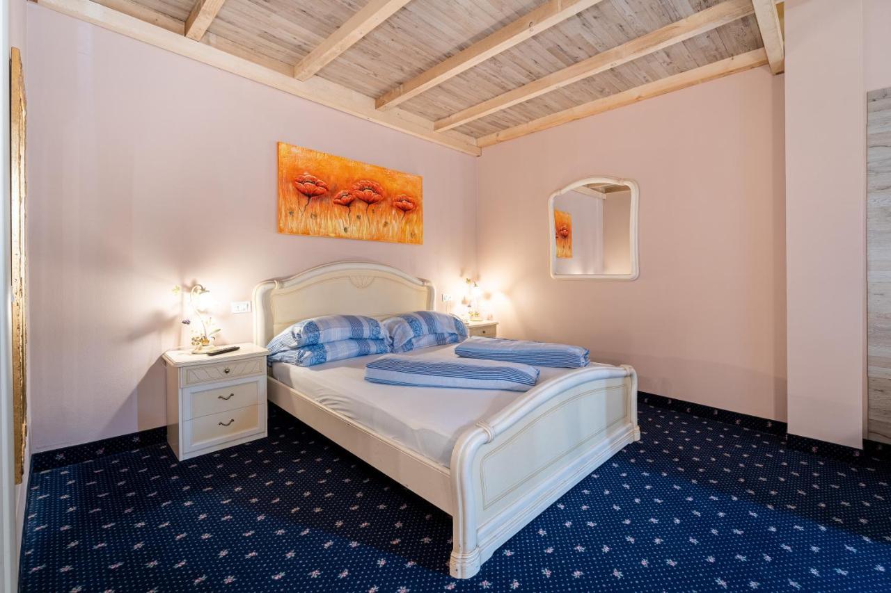 Borgo Dei Poeti Romantik Hotel Manerba del Garda Eksteriør billede