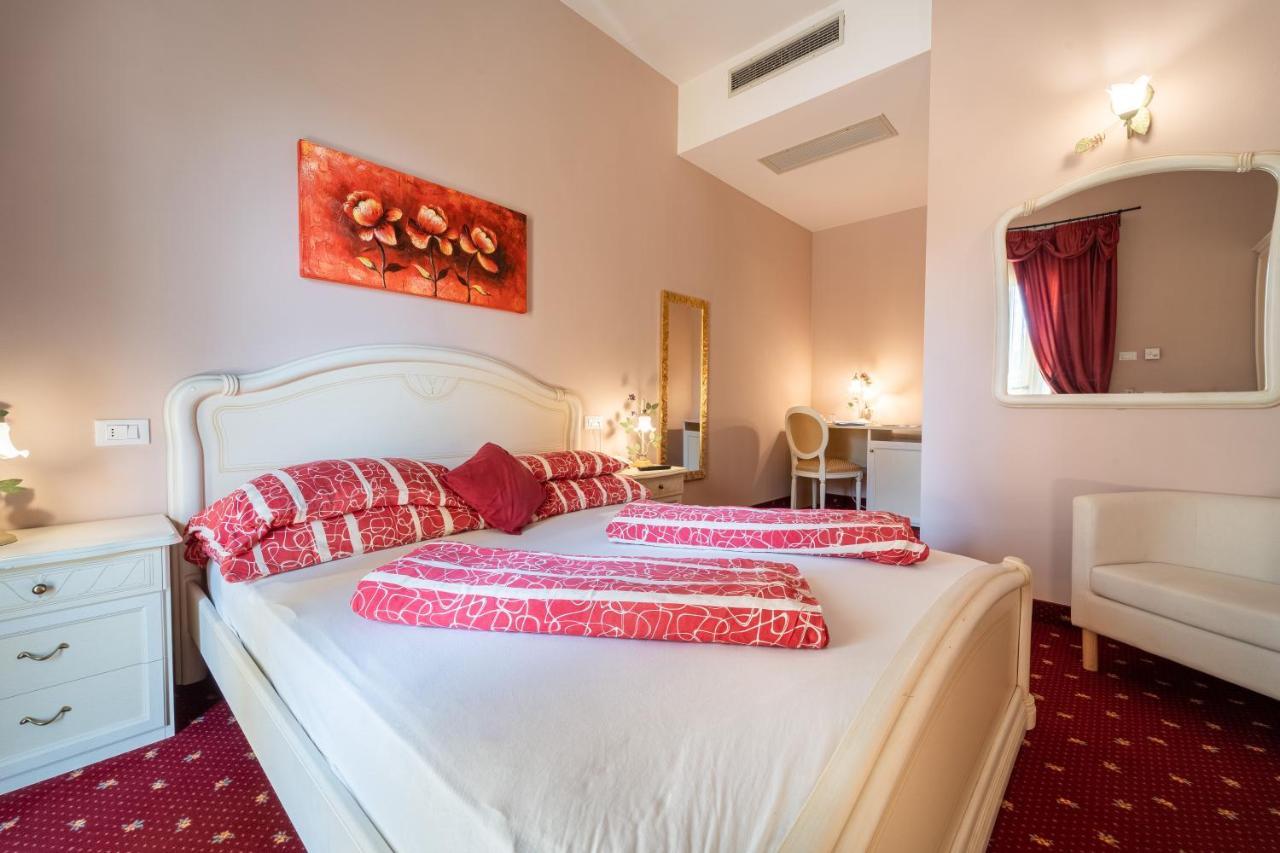 Borgo Dei Poeti Romantik Hotel Manerba del Garda Eksteriør billede