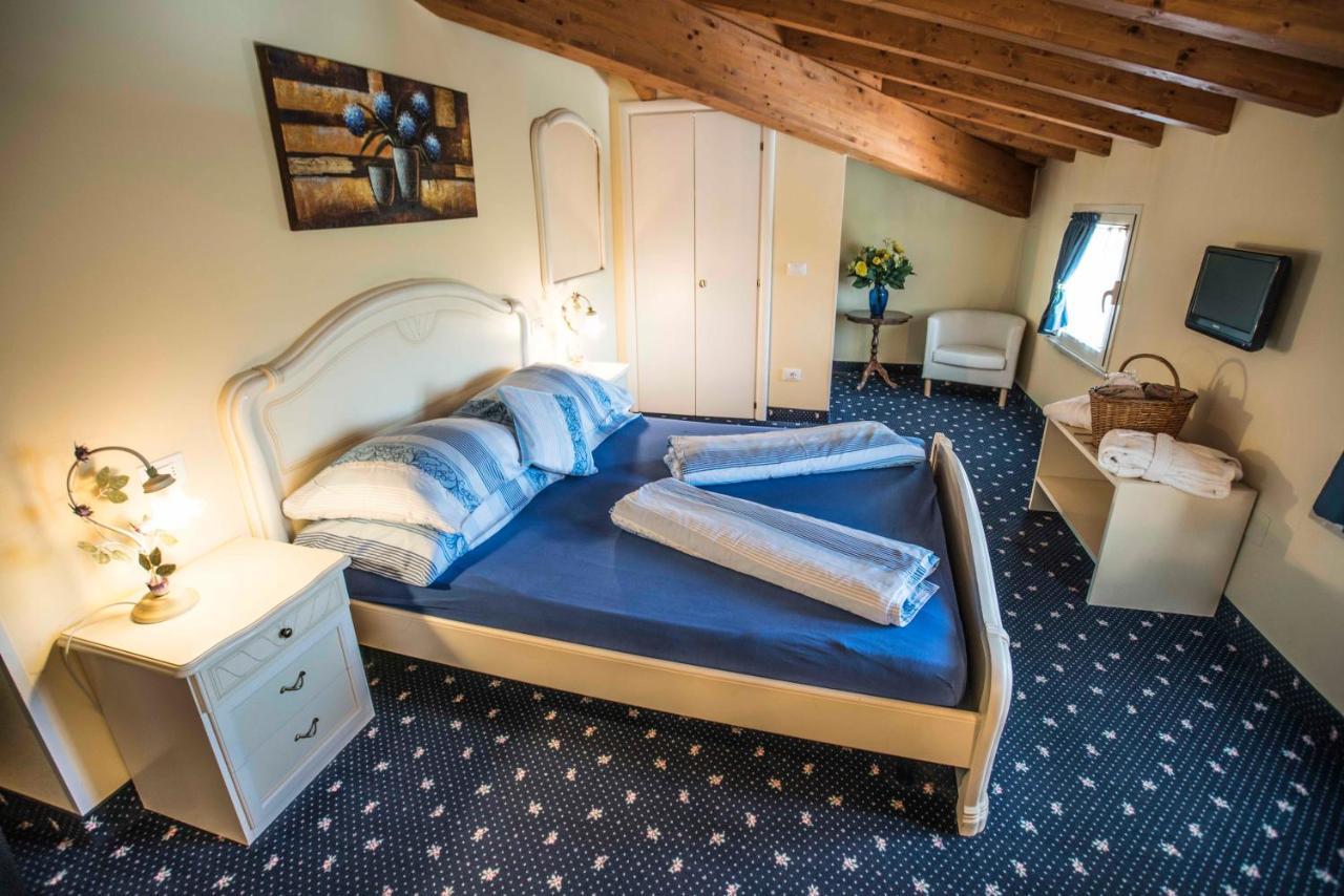 Borgo Dei Poeti Romantik Hotel Manerba del Garda Eksteriør billede