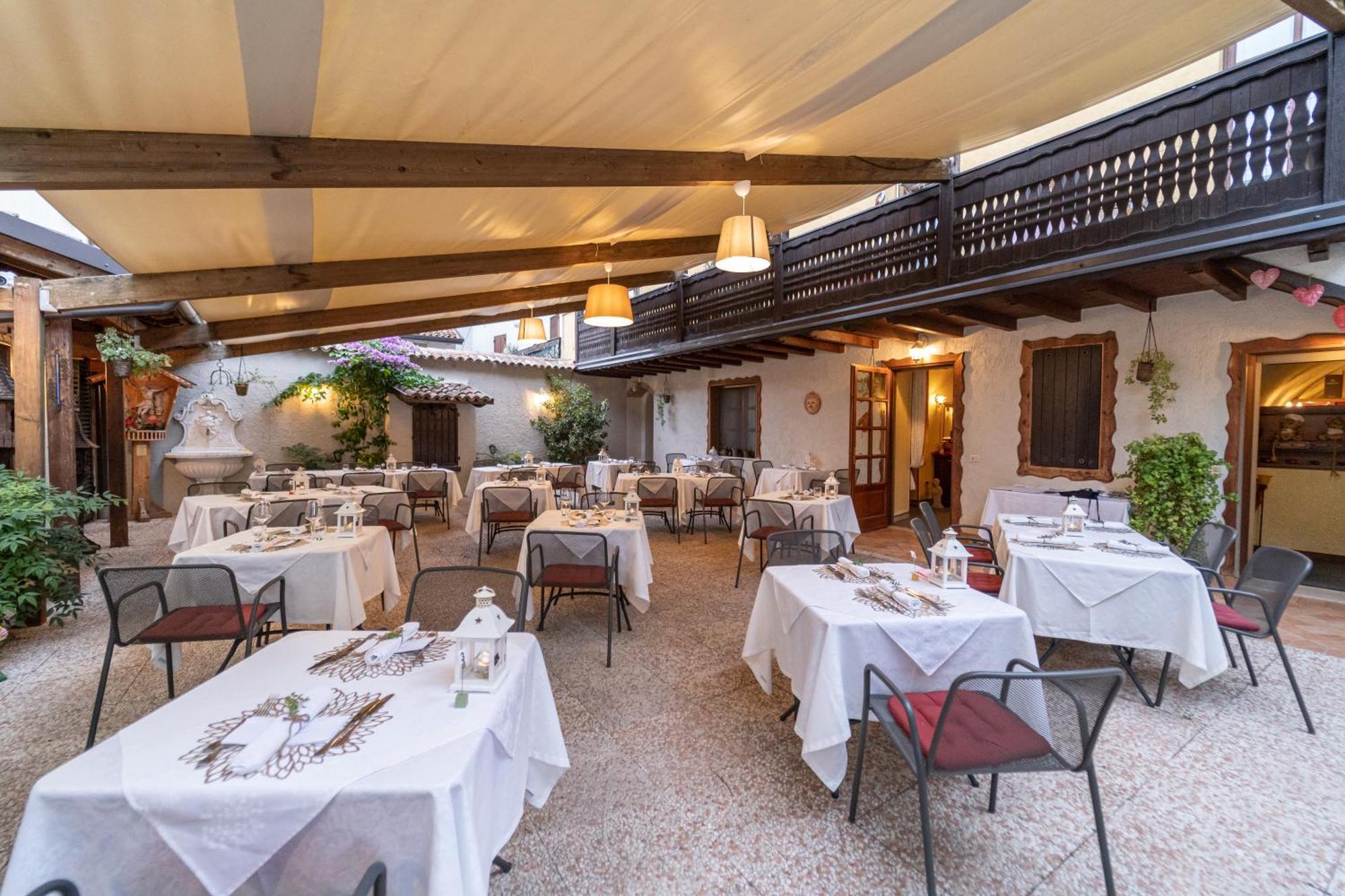 Borgo Dei Poeti Romantik Hotel Manerba del Garda Eksteriør billede