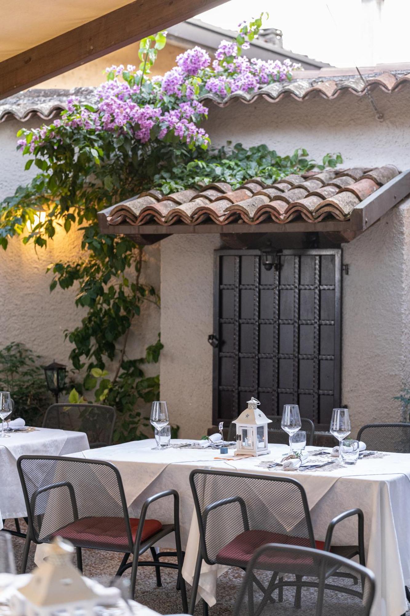 Borgo Dei Poeti Romantik Hotel Manerba del Garda Eksteriør billede