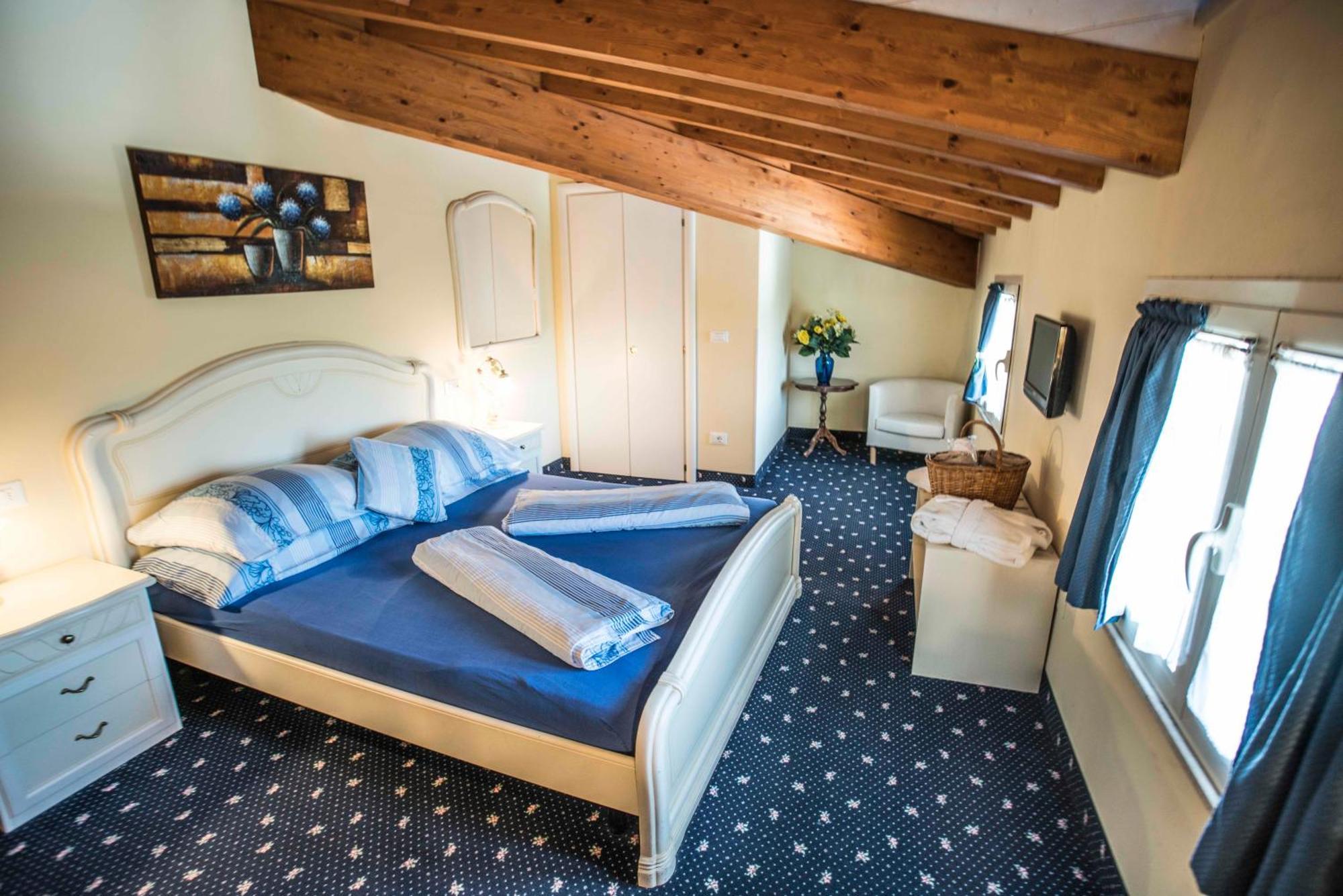Borgo Dei Poeti Romantik Hotel Manerba del Garda Eksteriør billede