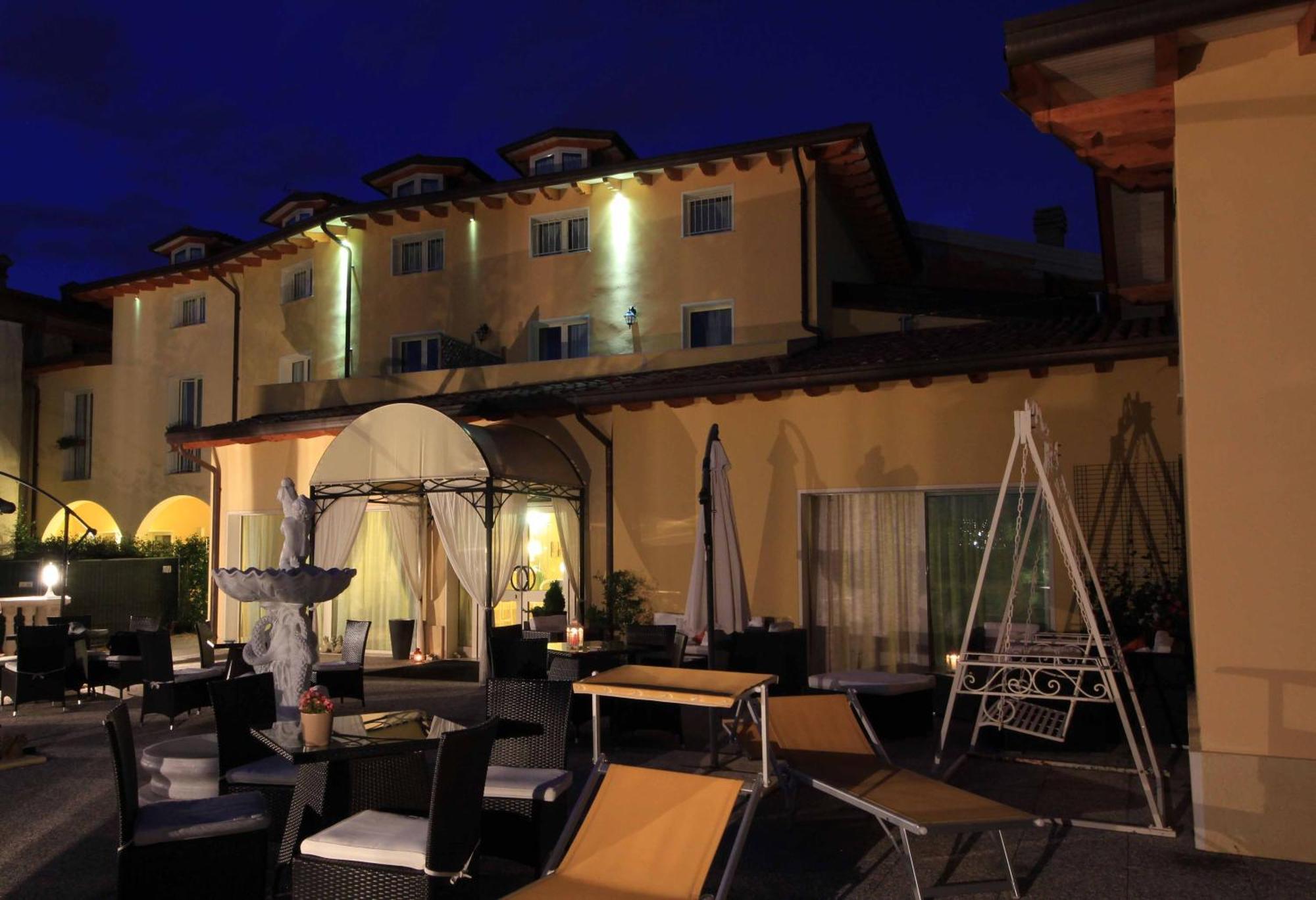 Borgo Dei Poeti Romantik Hotel Manerba del Garda Eksteriør billede
