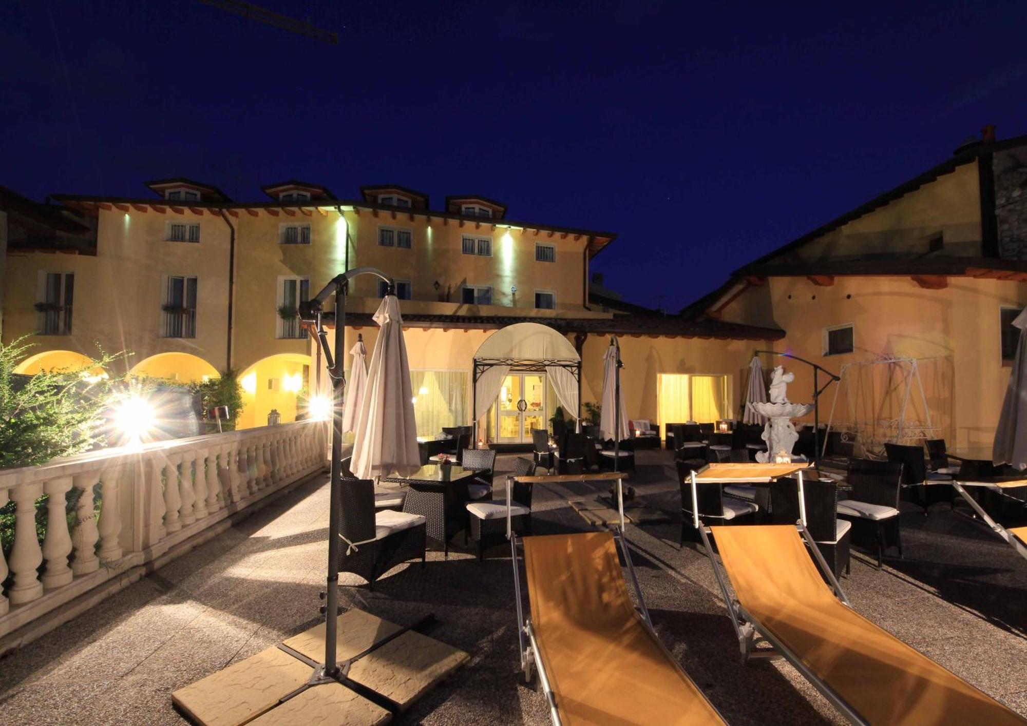 Borgo Dei Poeti Romantik Hotel Manerba del Garda Eksteriør billede
