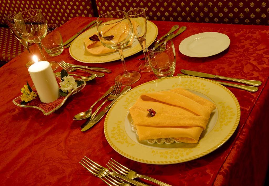Borgo Dei Poeti Romantik Hotel Manerba del Garda Eksteriør billede
