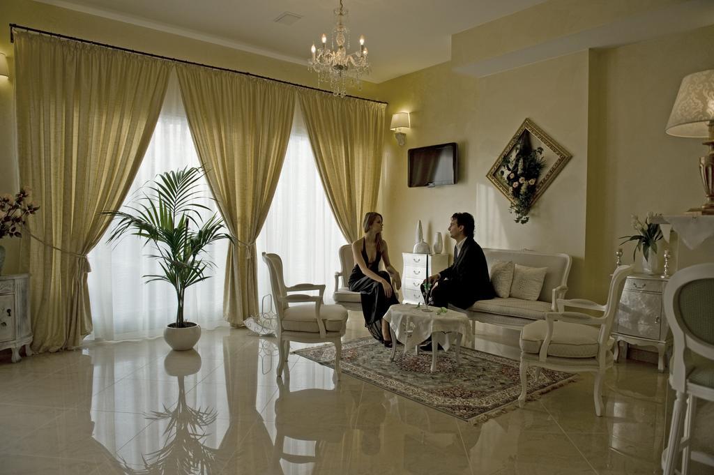 Borgo Dei Poeti Romantik Hotel Manerba del Garda Eksteriør billede