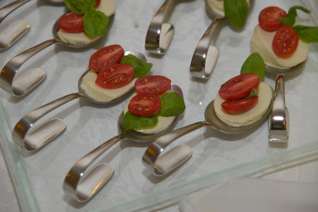 Borgo Dei Poeti Romantik Hotel Manerba del Garda Eksteriør billede