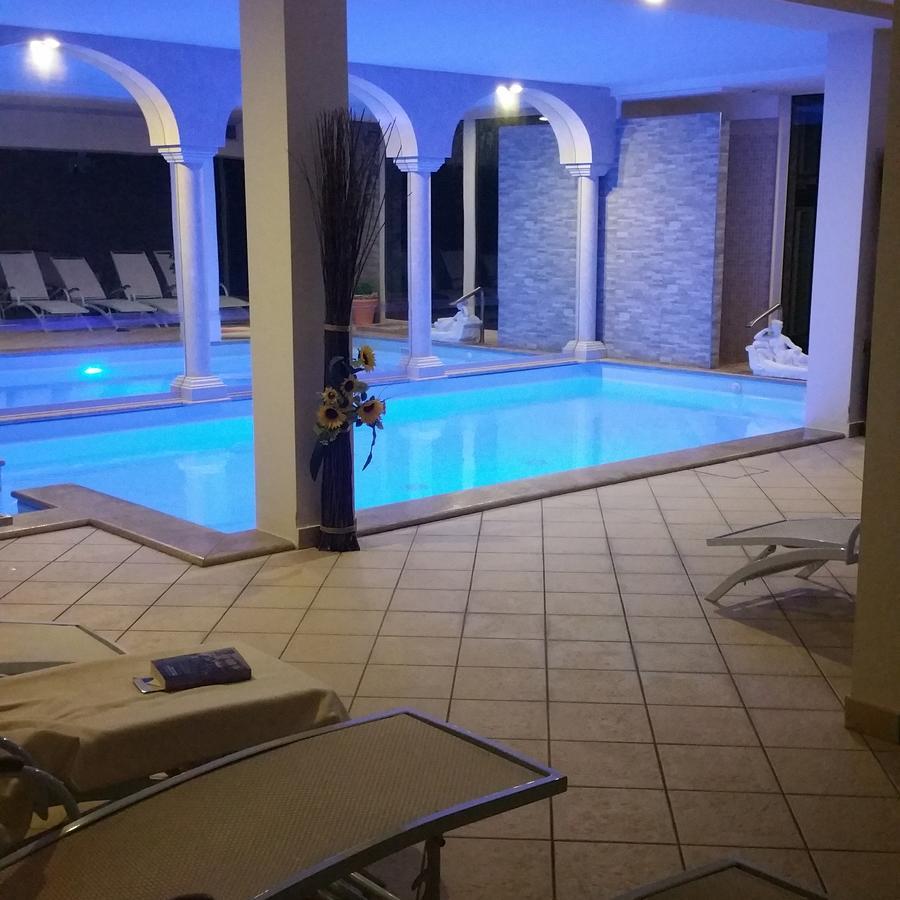 Borgo Dei Poeti Romantik Hotel Manerba del Garda Eksteriør billede
