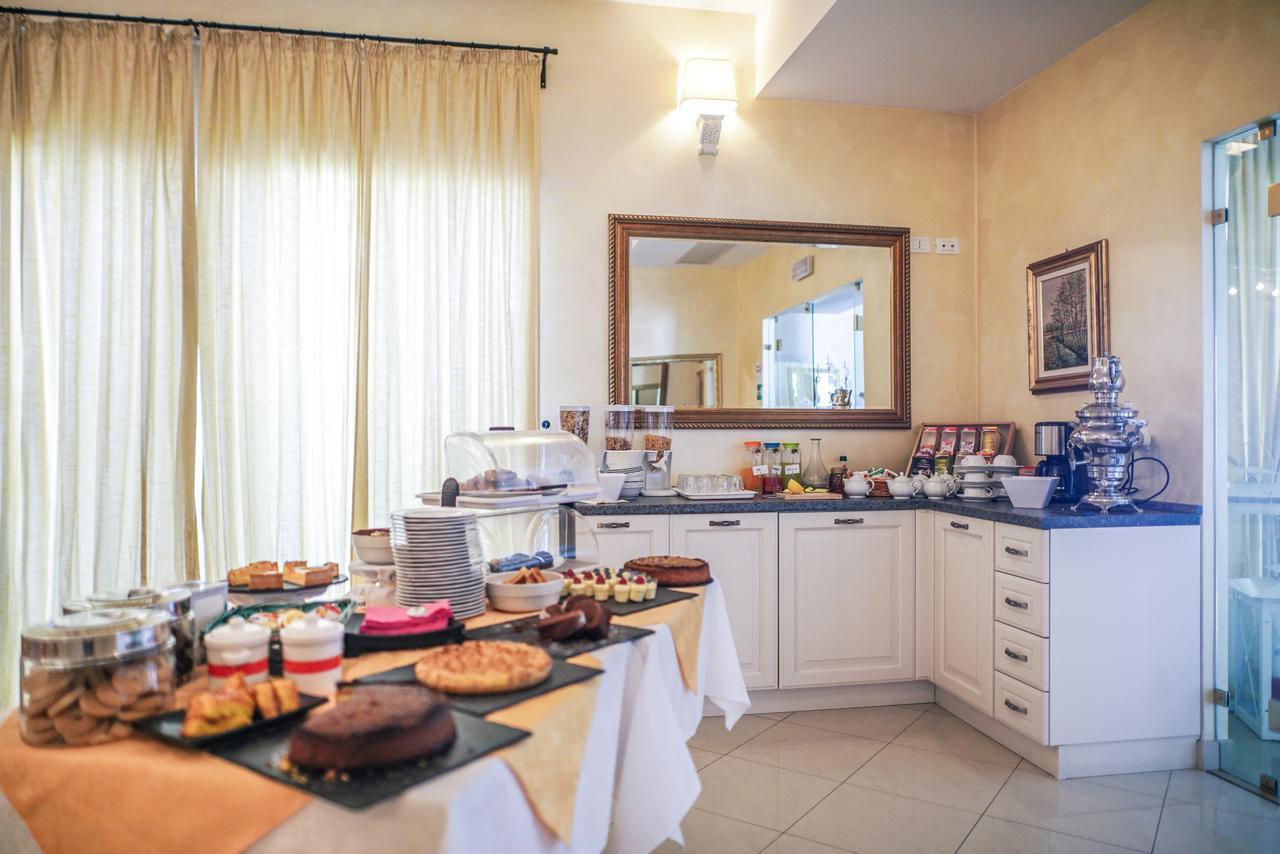 Borgo Dei Poeti Romantik Hotel Manerba del Garda Eksteriør billede