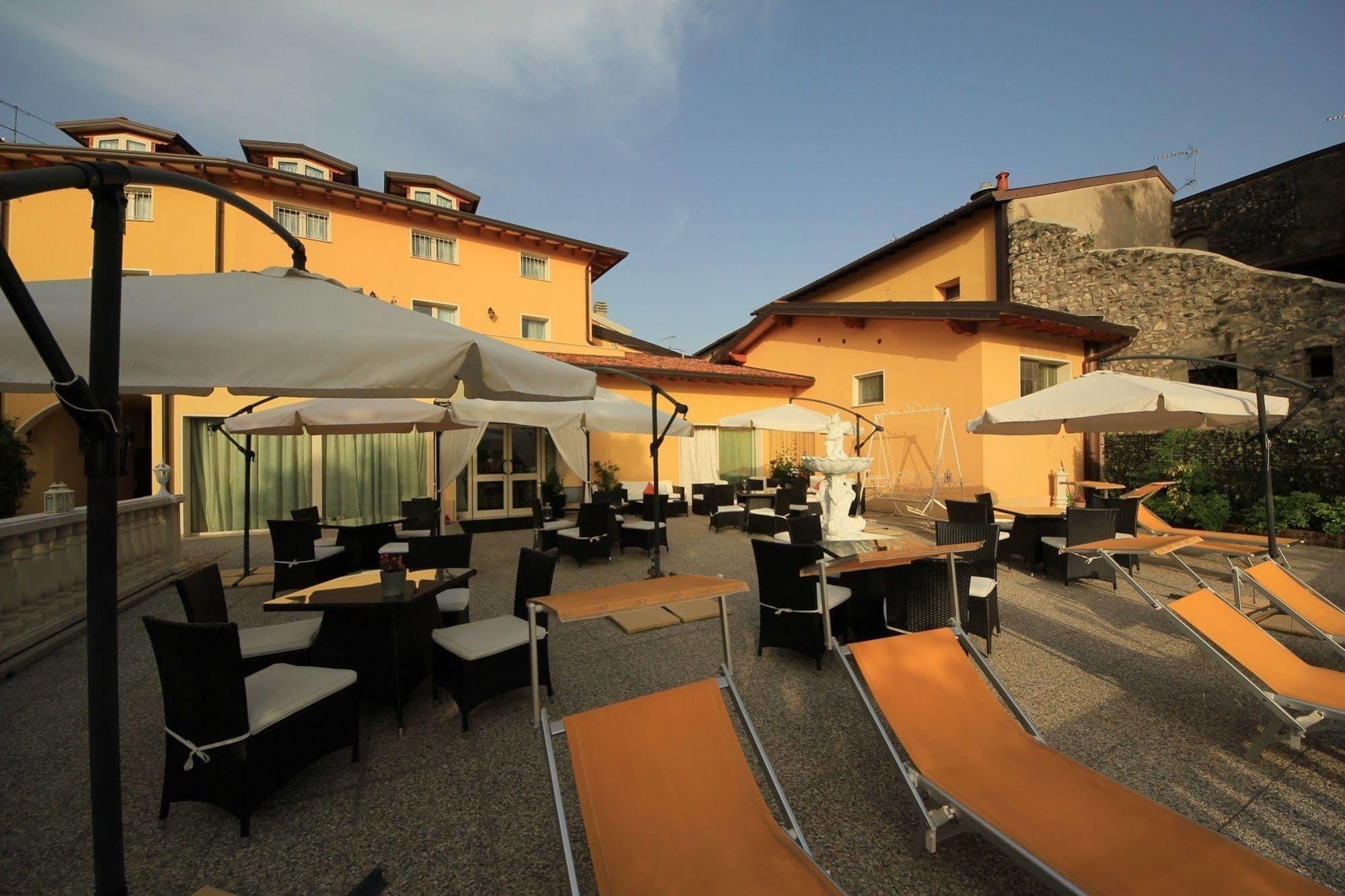 Borgo Dei Poeti Romantik Hotel Manerba del Garda Eksteriør billede