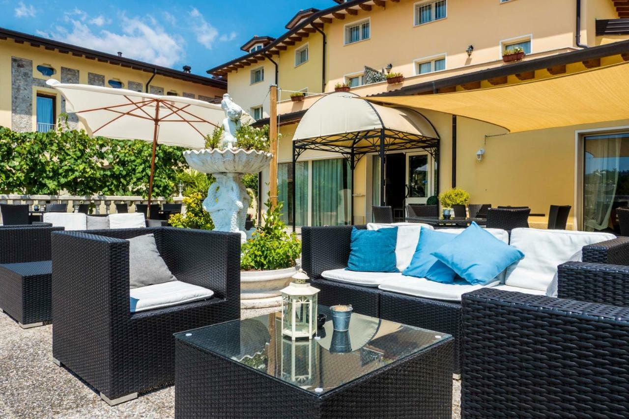 Borgo Dei Poeti Romantik Hotel Manerba del Garda Eksteriør billede