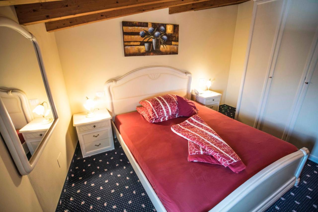 Borgo Dei Poeti Romantik Hotel Manerba del Garda Eksteriør billede