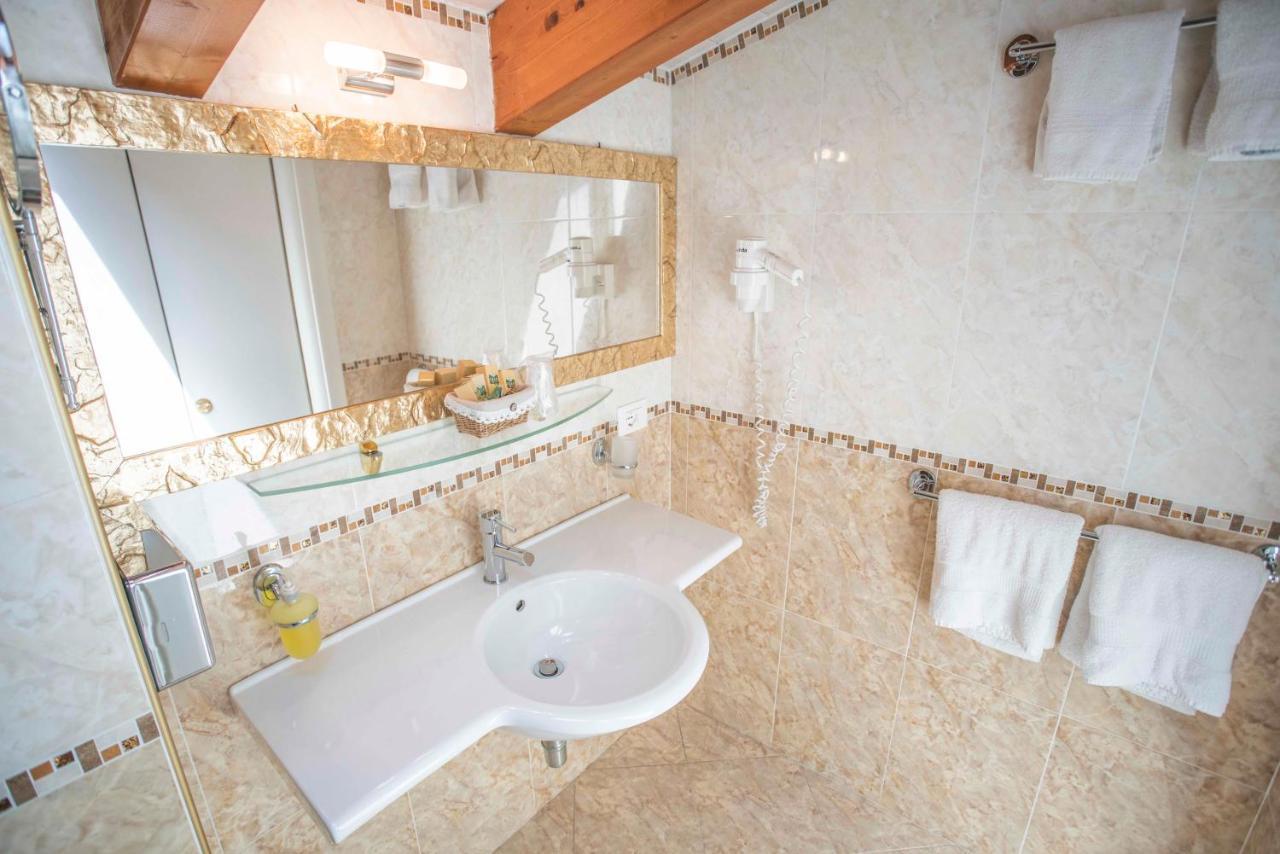 Borgo Dei Poeti Romantik Hotel Manerba del Garda Eksteriør billede